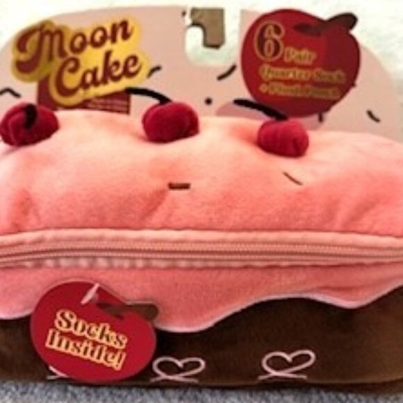 Moon Cake plush pouch with 6 pair of quarter socks NWT - Picture 1 of 10